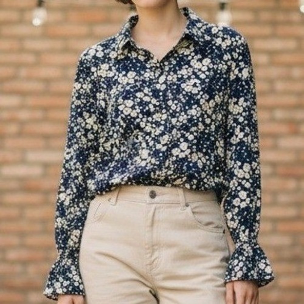 LC Lauren Conrad Women XS Navy Blue Floral Cotton Button Down Cottagecore